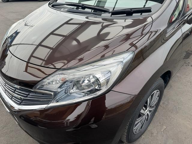 ノート アクシス　Ｖセレクション＋セーフティ　黒革シート　ドラレコ前後（コムテックＺＤＲ０３５）ＥＴＣ　エマブレ　車両逸脱警報　アイドリングストップ　ナビ　フルセグ　バックカメラ　ＤＩＧ－Ｓ　１５ＡＷ　ＬＥＤオートライト　記録簿　スペアキー（3枚目）