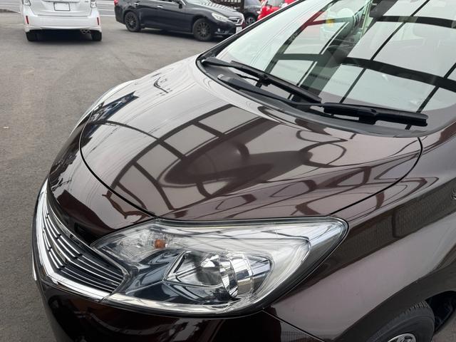 ノート アクシス　Ｖセレクション＋セーフティ　黒革シート　ドラレコ前後（コムテックＺＤＲ０３５）ＥＴＣ　エマブレ　車両逸脱警報　アイドリングストップ　ナビ　フルセグ　バックカメラ　ＤＩＧ－Ｓ　１５ＡＷ　ＬＥＤオートライト　記録簿　スペアキー（5枚目）