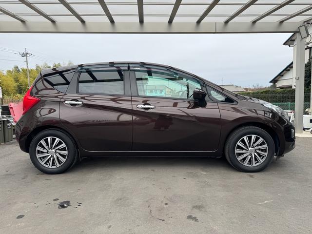 ノート アクシス　Ｖセレクション＋セーフティ　黒革シート　ドラレコ前後（コムテックＺＤＲ０３５）ＥＴＣ　エマブレ　車両逸脱警報　アイドリングストップ　ナビ　フルセグ　バックカメラ　ＤＩＧ－Ｓ　１５ＡＷ　ＬＥＤオートライト　記録簿　スペアキー（22枚目）