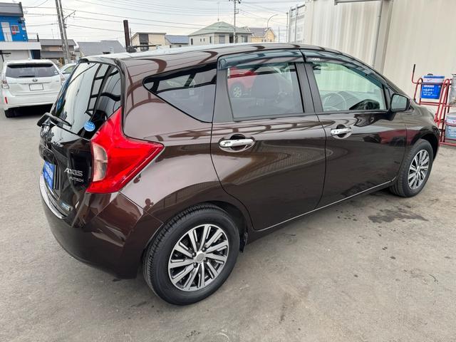 ノート アクシス　Ｖセレクション＋セーフティ　黒革シート　ドラレコ前後（コムテックＺＤＲ０３５）ＥＴＣ　エマブレ　車両逸脱警報　アイドリングストップ　ナビ　フルセグ　バックカメラ　ＤＩＧ－Ｓ　１５ＡＷ　ＬＥＤオートライト　記録簿　スペアキー（29枚目）