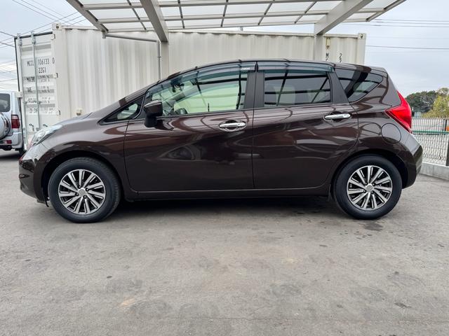 ノート アクシス　Ｖセレクション＋セーフティ　黒革シート　ドラレコ前後（コムテックＺＤＲ０３５）ＥＴＣ　エマブレ　車両逸脱警報　アイドリングストップ　ナビ　フルセグ　バックカメラ　ＤＩＧ－Ｓ　１５ＡＷ　ＬＥＤオートライト　記録簿　スペアキー（32枚目）