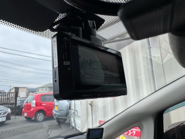 ノート アクシス　Ｖセレクション＋セーフティ　黒革シート　ドラレコ前後（コムテックＺＤＲ０３５）ＥＴＣ　エマブレ　車両逸脱警報　アイドリングストップ　ナビ　フルセグ　バックカメラ　ＤＩＧ－Ｓ　１５ＡＷ　ＬＥＤオートライト　記録簿　スペアキー（40枚目）