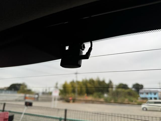 ノート アクシス　Ｖセレクション＋セーフティ　黒革シート　ドラレコ前後（コムテックＺＤＲ０３５）ＥＴＣ　エマブレ　車両逸脱警報　アイドリングストップ　ナビ　フルセグ　バックカメラ　ＤＩＧ－Ｓ　１５ＡＷ　ＬＥＤオートライト　記録簿　スペアキー（41枚目）