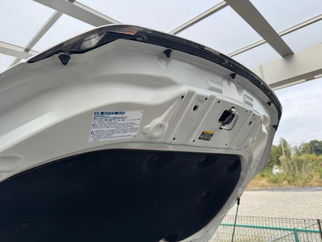 ハリアー プレミアム メタル アンド レザーパッケージ 買取車 モデリスタエアロ 記録簿 カードキー スペアキー フルセグ 走行中TV視聴 本革シート ナビ ETC 純正AW(10枚目)