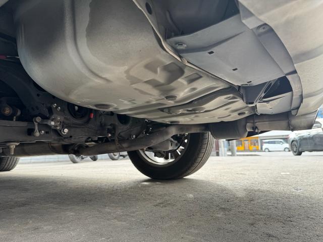 ハリアー プレミアム メタル アンド レザーパッケージ 買取車 モデリスタエアロ 記録簿 カードキー スペアキー フルセグ 走行中TV視聴 本革シート ナビ ETC 純正AW(15枚目)