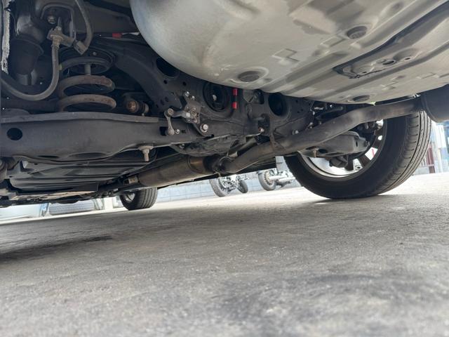 ハリアー プレミアム メタル アンド レザーパッケージ 買取車 モデリスタエアロ 記録簿 カードキー スペアキー フルセグ 走行中TV視聴 本革シート ナビ ETC 純正AW(16枚目)