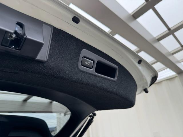 ハリアー プレミアム メタル アンド レザーパッケージ 買取車 モデリスタエアロ 記録簿 カードキー スペアキー フルセグ 走行中TV視聴 本革シート ナビ ETC 純正AW(57枚目)