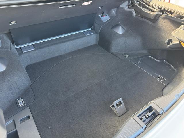 ＩＳ ＩＳ２５０Ｃ　バージョンＬ　平成２５年３月登録　ＴＯＭＳ２０インチＡＷ　赤革シート　クルーズコントロール　スペアキー　記録簿　ナビ　フルセグ　ＥＴＣ　バックカメラ　クリアランスソナー　ドラレコ（38枚目）