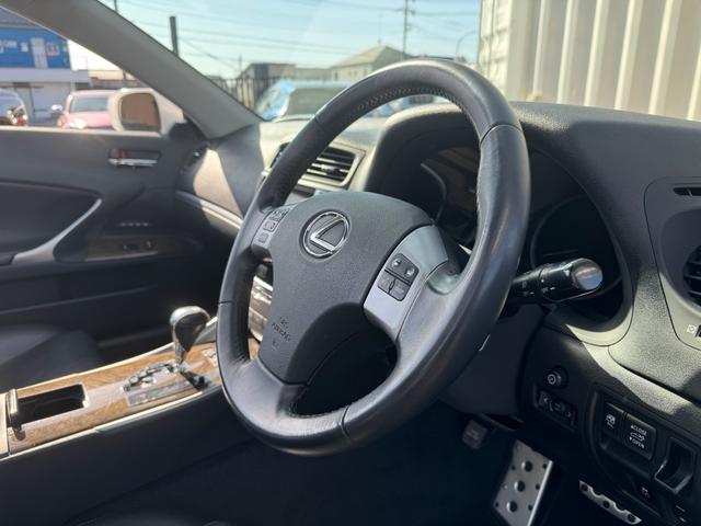 ＩＳ ＩＳ３５０Ｃ　黒革シート　記録簿　スペアキー　カードキー　純正アルミ　ナビ　フルセグ　バックカメラ　ＥＴＣ（42枚目）