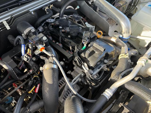 ジムニー 　ＧＩＧＥＡＲルーフラック　ディフェンダーグリル　ＭＥＴＡＬＲＯＣＫ１６インチホイール　ＷＡＲＮ電動ウインチＶＲ－Ｘ　ＷＩＬＤＧＯＯＳＥＲＶ４ウインチバンパー、マフラー　３インチリフトＦＲラテラル（9枚目）