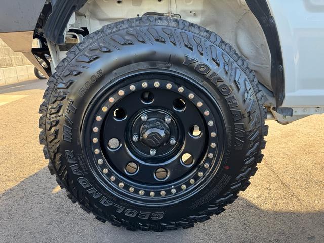 ジムニー 　ＧＩＧＥＡＲルーフラック　ディフェンダーグリル　ＭＥＴＡＬＲＯＣＫ１６インチホイール　ＷＡＲＮ電動ウインチＶＲ－Ｘ　ＷＩＬＤＧＯＯＳＥＲＶ４ウインチバンパー、マフラー　３インチリフトＦＲラテラル（20枚目）