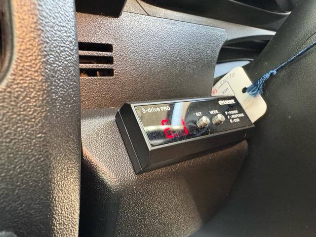 ジムニー 　ＧＩＧＥＡＲルーフラック　ディフェンダーグリル　ＭＥＴＡＬＲＯＣＫ１６インチホイール　ＷＡＲＮ電動ウインチＶＲ－Ｘ　ＷＩＬＤＧＯＯＳＥＲＶ４ウインチバンパー、マフラー　３インチリフトＦＲラテラル（42枚目）