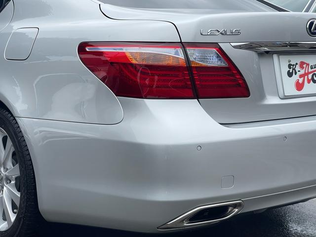 ＬＳ ＬＳ６００ｈＬ　マークレビンソン／サンルーフ／前後ソナー／電動ポール／純正ナビ／バックカメラ／黒革／エアシート／ヒーター／純正アルミ／パワートランク／全席イージークローズ／ＨＩＤ／ＥＴＣ／（9枚目）