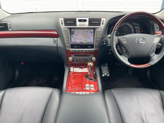 ＬＳ ＬＳ６００ｈＬ　マークレビンソン／サンルーフ／前後ソナー／電動ポール／純正ナビ／バックカメラ／黒革／エアシート／ヒーター／純正アルミ／パワートランク／全席イージークローズ／ＨＩＤ／ＥＴＣ／（16枚目）