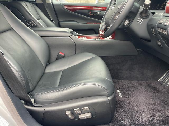 ＬＳ ＬＳ６００ｈＬ　マークレビンソン／サンルーフ／前後ソナー／電動ポール／純正ナビ／バックカメラ／黒革／エアシート／ヒーター／純正アルミ／パワートランク／全席イージークローズ／ＨＩＤ／ＥＴＣ／（23枚目）