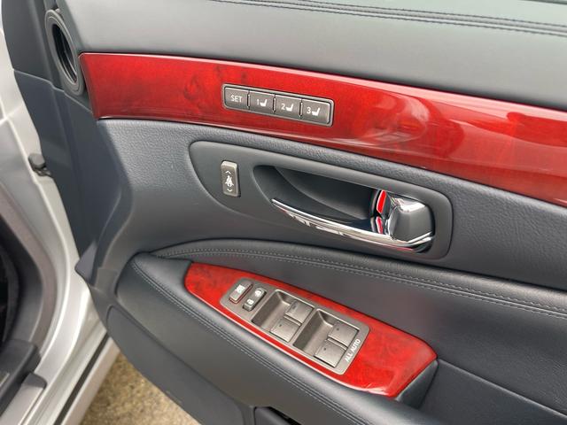 ＬＳ ＬＳ６００ｈＬ　マークレビンソン／サンルーフ／前後ソナー／電動ポール／純正ナビ／バックカメラ／黒革／エアシート／ヒーター／純正アルミ／パワートランク／全席イージークローズ／ＨＩＤ／ＥＴＣ／（26枚目）