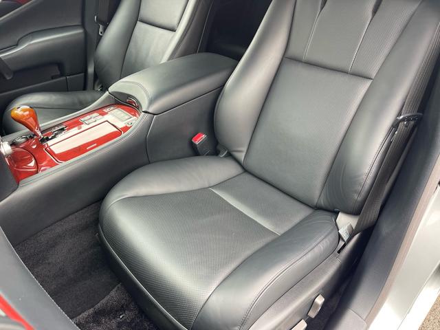 ＬＳ ＬＳ６００ｈＬ　マークレビンソン／サンルーフ／前後ソナー／電動ポール／純正ナビ／バックカメラ／黒革／エアシート／ヒーター／純正アルミ／パワートランク／全席イージークローズ／ＨＩＤ／ＥＴＣ／（28枚目）