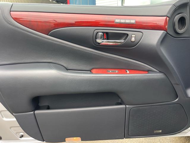 ＬＳ ＬＳ６００ｈＬ　マークレビンソン／サンルーフ／前後ソナー／電動ポール／純正ナビ／バックカメラ／黒革／エアシート／ヒーター／純正アルミ／パワートランク／全席イージークローズ／ＨＩＤ／ＥＴＣ／（31枚目）
