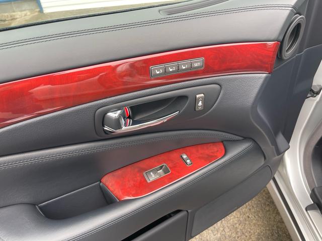 ＬＳ ＬＳ６００ｈＬ　マークレビンソン／サンルーフ／前後ソナー／電動ポール／純正ナビ／バックカメラ／黒革／エアシート／ヒーター／純正アルミ／パワートランク／全席イージークローズ／ＨＩＤ／ＥＴＣ／（32枚目）
