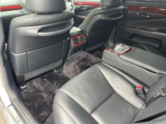 ＬＳ ＬＳ６００ｈＬ　マークレビンソン／サンルーフ／前後ソナー／電動ポール／純正ナビ／バックカメラ／黒革／エアシート／ヒーター／純正アルミ／パワートランク／全席イージークローズ／ＨＩＤ／ＥＴＣ／（35枚目）