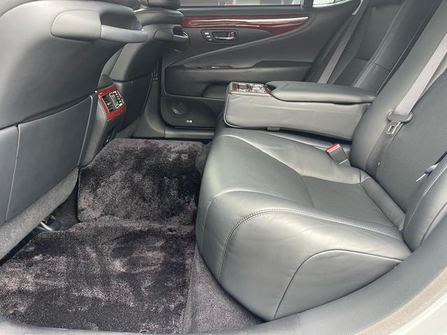 ＬＳ ＬＳ６００ｈＬ　マークレビンソン／サンルーフ／前後ソナー／電動ポール／純正ナビ／バックカメラ／黒革／エアシート／ヒーター／純正アルミ／パワートランク／全席イージークローズ／ＨＩＤ／ＥＴＣ／（36枚目）
