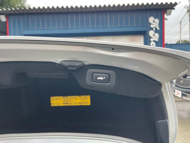 ＬＳ ＬＳ６００ｈＬ　マークレビンソン／サンルーフ／前後ソナー／電動ポール／純正ナビ／バックカメラ／黒革／エアシート／ヒーター／純正アルミ／パワートランク／全席イージークローズ／ＨＩＤ／ＥＴＣ／（47枚目）