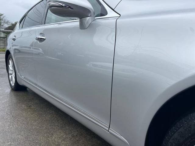 ＬＳ ＬＳ６００ｈＬ　マークレビンソン／サンルーフ／前後ソナー／電動ポール／純正ナビ／バックカメラ／黒革／エアシート／ヒーター／純正アルミ／パワートランク／全席イージークローズ／ＨＩＤ／ＥＴＣ／（57枚目）