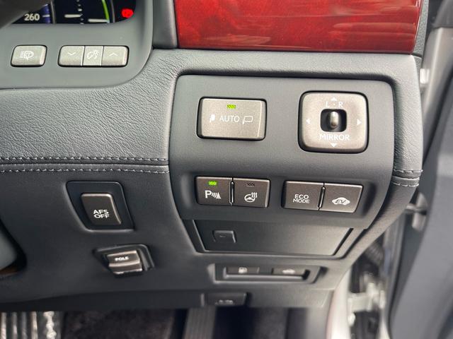 ＬＳ ＬＳ６００ｈＬ　マークレビンソン／サンルーフ／前後ソナー／電動ポール／純正ナビ／バックカメラ／黒革／エアシート／ヒーター／純正アルミ／パワートランク／全席イージークローズ／ＨＩＤ／ＥＴＣ／（61枚目）