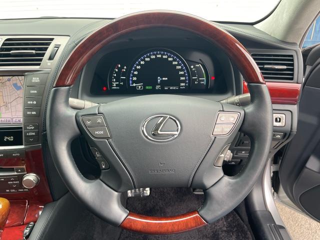 ＬＳ ＬＳ６００ｈＬ　マークレビンソン／サンルーフ／前後ソナー／電動ポール／純正ナビ／バックカメラ／黒革／エアシート／ヒーター／純正アルミ／パワートランク／全席イージークローズ／ＨＩＤ／ＥＴＣ／（64枚目）