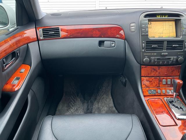 セルシオ C仕様 インテリアセレクション 純正エアロ/前後ソナー/サンルーフ/純正ナビ/バックカメラ/黒革/エアシート/ヒーター/スマートキー/HID/(18枚目)