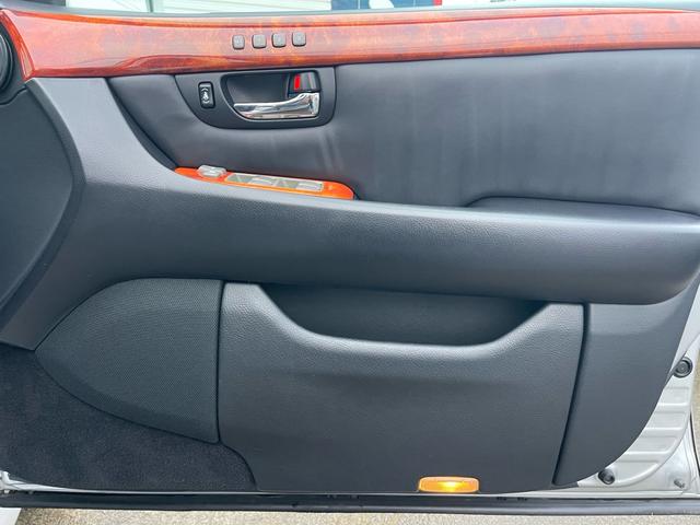 セルシオ C仕様 インテリアセレクション 純正エアロ/前後ソナー/サンルーフ/純正ナビ/バックカメラ/黒革/エアシート/ヒーター/スマートキー/HID/(25枚目)