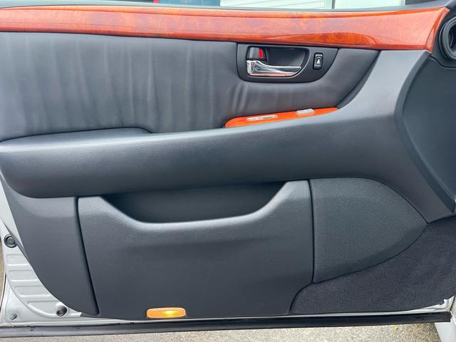 セルシオ C仕様 インテリアセレクション 純正エアロ/前後ソナー/サンルーフ/純正ナビ/バックカメラ/黒革/エアシート/ヒーター/スマートキー/HID/(31枚目)