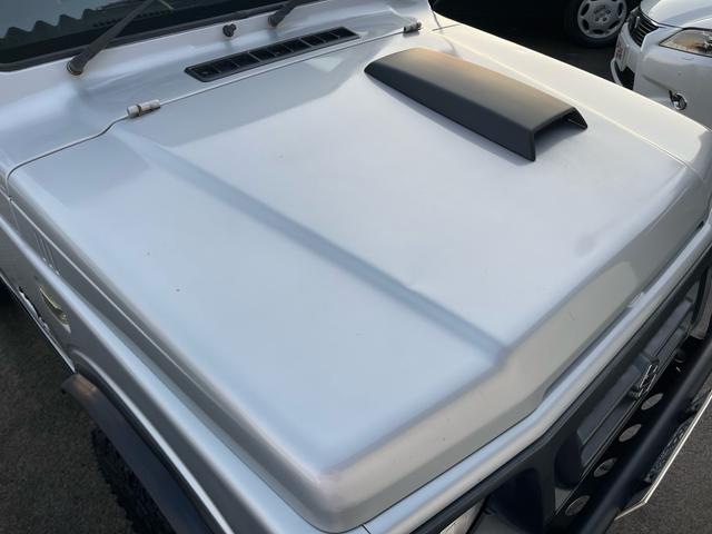 ジムニー ワイルドウインド リビルトエンジン載せ替え/2インチリフトアップ/社外バンパー/社外マフラー/タンクガード/社外16インチ/235/85/16/社外エアクリーナ/(34枚目)