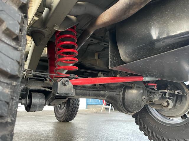 ジムニー ワイルドウインド リビルトエンジン載せ替え/2インチリフトアップ/社外バンパー/社外マフラー/タンクガード/社外16インチ/235/85/16/社外エアクリーナ/(47枚目)