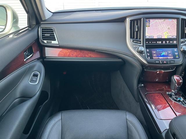 クラウンマジェスタ Ｆバージョン　イデアルエアサス／モデリスタエアロ／３６０°カメラ／前後ソナー／衝突軽減／黒革／エアシート／ヒーター／純正ナビ／純正アルミ／スマートキー／ＥＴＣ／（19枚目）