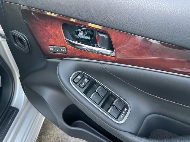 クラウンマジェスタ Ｆバージョン　イデアルエアサス／モデリスタエアロ／３６０°カメラ／前後ソナー／衝突軽減／黒革／エアシート／ヒーター／純正ナビ／純正アルミ／スマートキー／ＥＴＣ／（26枚目）