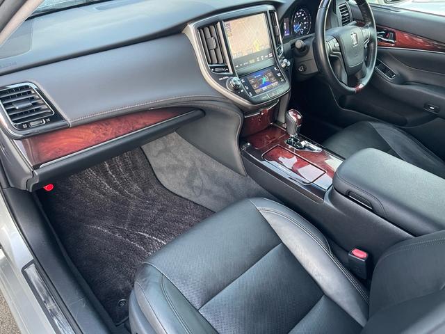 クラウンマジェスタ Ｆバージョン　イデアルエアサス／モデリスタエアロ／３６０°カメラ／前後ソナー／衝突軽減／黒革／エアシート／ヒーター／純正ナビ／純正アルミ／スマートキー／ＥＴＣ／（27枚目）