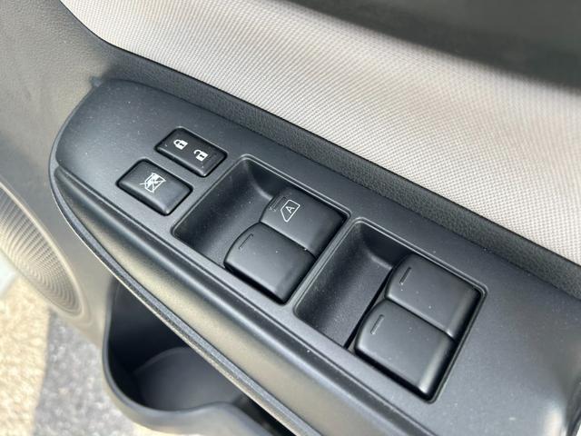 ノート ｅ－パワー　Ｘ　ユーザー買取車／走行一万キロ代／アラウンドビューモニター／ルームミラー／純正ナビ／フルセグ／Ｂｌｕｅｔｏｏｔｈオーディオ／レーンアシスト／コーナーセンサー／純正ＡＷ／ドラレコ／ＥＴＣ／（16枚目）