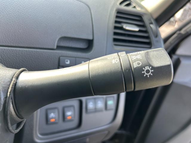 セレナ ライダーブラックラインＳ－ＨＶアドバンスドセーフティ　ユーザー買取車／純正ナビ／フルセグ／Ｂｌｕｅｔｏｏｔｈオーディオ／アラウンドビューカメラ／フリップダウンモニター／両側パワースライドドア／レーンアシスト／コーナーセンサー／ＥＴＣ／（12枚目）