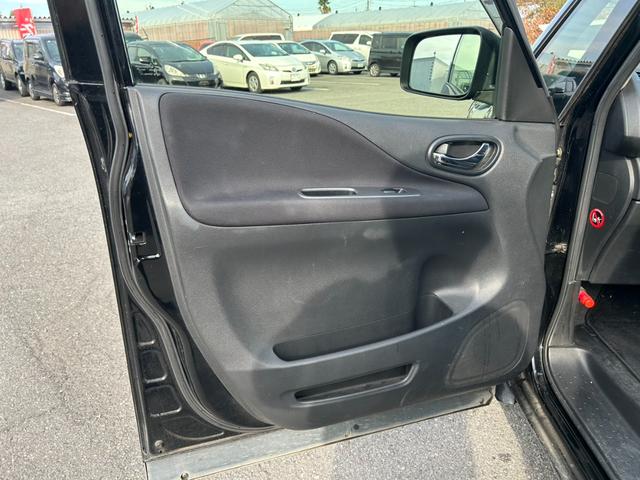 セレナ ライダーブラックラインＳ－ＨＶアドバンスドセーフティ　ユーザー買取車／純正ナビ／フルセグ／Ｂｌｕｅｔｏｏｔｈオーディオ／アラウンドビューカメラ／フリップダウンモニター／両側パワースライドドア／レーンアシスト／コーナーセンサー／ＥＴＣ／（40枚目）