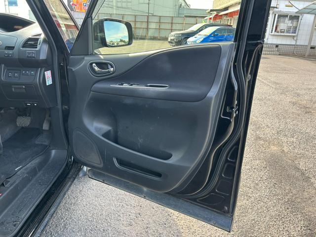 セレナ ライダーブラックラインＳ－ＨＶアドバンスドセーフティ　ユーザー買取車／純正ナビ／フルセグ／Ｂｌｕｅｔｏｏｔｈオーディオ／アラウンドビューカメラ／フリップダウンモニター／両側パワースライドドア／レーンアシスト／コーナーセンサー／ＥＴＣ／（41枚目）