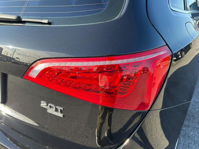 Q5 2.0TFSIクワトロ 4WD/Sライン/ユーザー買取車/車検R9.8迄/天張りたるみ有/純正ナビ/純正19インチAW/ETC/オートライト/オートエアコン/パワーシート/プッシュスタート/オートトランク/(28枚目)
