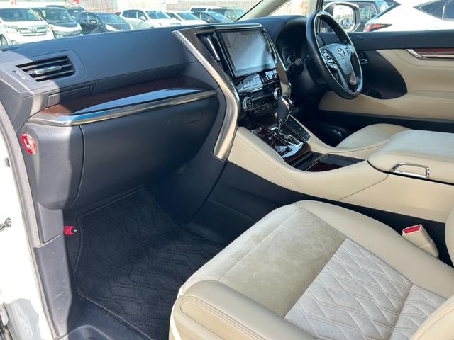 アルファードハイブリッド G ユーザー買取車/ワンオーナー/車検R9.2迄/10インチナビ/フルセグ/バックカメラ/Bluetoothオーディオ/11インチフリップダウン/両側パワスラ/パワーシート/コーナーセンサー/ドラレコ/(38枚目)