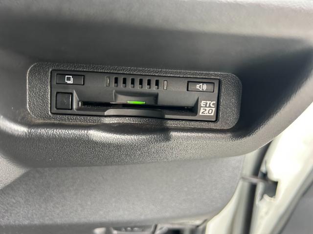 ハイエースバン スーパーGL ダークプライムII ユーザー買取車/ワンオーナー/セーフティセンス/オプション15インチAW/純正ナビ/TV/バックカメラ/クリアランスソナー/レーンアシスト/ETC/100V電源/フロントスポイラー/(47枚目)