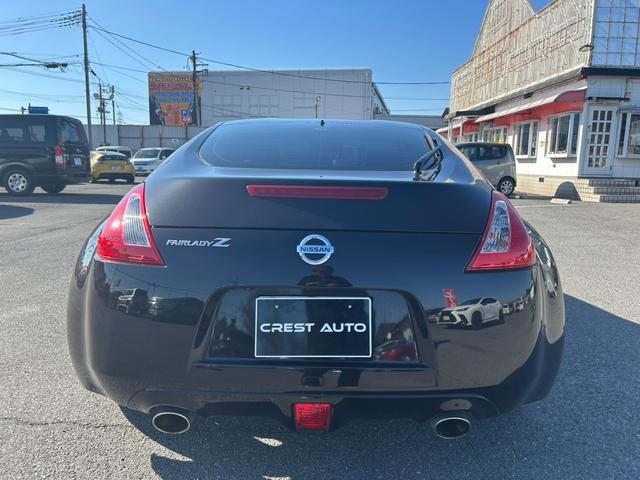 フェアレディＺ バージョンＴ　ユーザー買取車／白内装／ＢＯＳＥサウンド／純正ナビ／ＴＶ／バックカメラ／Ｂｌｕｅｔｏｏｔｈオーディオ／デジタルインナーミラー／パワーシート／シートヒーター／オートエアコン／純正１８インチＡＷ／ＥＴＣ／（5枚目）