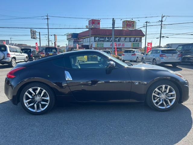 フェアレディＺ バージョンＴ　ユーザー買取車／白内装／ＢＯＳＥサウンド／純正ナビ／ＴＶ／バックカメラ／Ｂｌｕｅｔｏｏｔｈオーディオ／デジタルインナーミラー／パワーシート／シートヒーター／オートエアコン／純正１８インチＡＷ／ＥＴＣ／（7枚目）