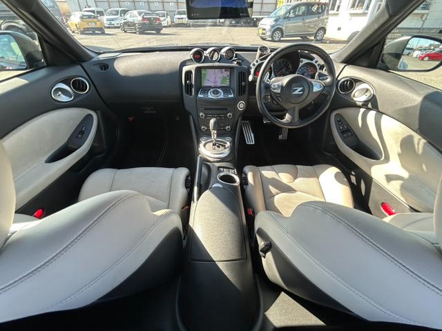 フェアレディＺ バージョンＴ　ユーザー買取車／白内装／ＢＯＳＥサウンド／純正ナビ／ＴＶ／バックカメラ／Ｂｌｕｅｔｏｏｔｈオーディオ／デジタルインナーミラー／パワーシート／シートヒーター／オートエアコン／純正１８インチＡＷ／ＥＴＣ／（9枚目）