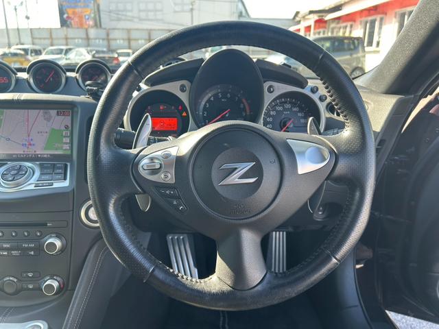 フェアレディＺ バージョンＴ　ユーザー買取車／白内装／ＢＯＳＥサウンド／純正ナビ／ＴＶ／バックカメラ／Ｂｌｕｅｔｏｏｔｈオーディオ／デジタルインナーミラー／パワーシート／シートヒーター／オートエアコン／純正１８インチＡＷ／ＥＴＣ／（10枚目）