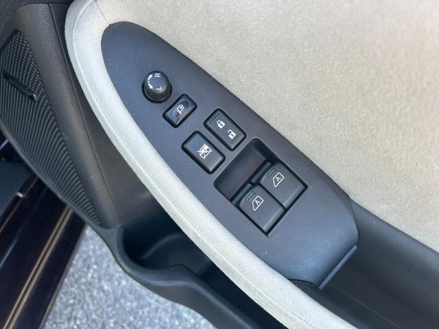 フェアレディＺ バージョンＴ　ユーザー買取車／白内装／ＢＯＳＥサウンド／純正ナビ／ＴＶ／バックカメラ／Ｂｌｕｅｔｏｏｔｈオーディオ／デジタルインナーミラー／パワーシート／シートヒーター／オートエアコン／純正１８インチＡＷ／ＥＴＣ／（14枚目）