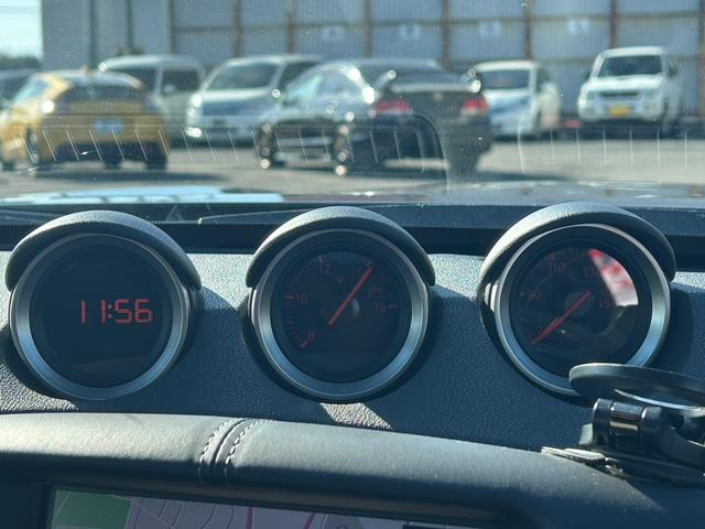フェアレディＺ バージョンＴ　ユーザー買取車／白内装／ＢＯＳＥサウンド／純正ナビ／ＴＶ／バックカメラ／Ｂｌｕｅｔｏｏｔｈオーディオ／デジタルインナーミラー／パワーシート／シートヒーター／オートエアコン／純正１８インチＡＷ／ＥＴＣ／（17枚目）